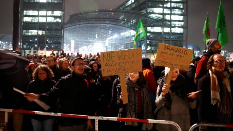 Γερμανία: Παράλληλες διαδηλώσεις ακροδεξιών και αντιφασιστών στο Βερολίνο