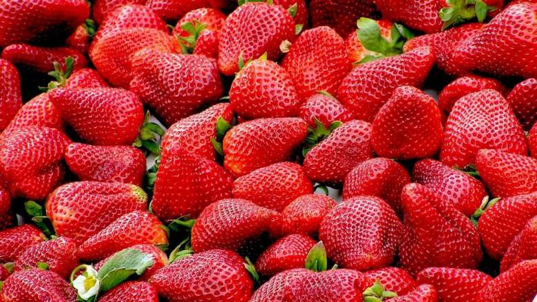 Αυστραλία: Λύθηκε... εν μέρει το μυστήριο με τις βελόνες σε φράουλες