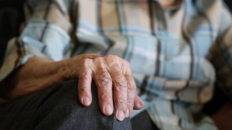 Ποιοι ελεύθεροι επαγγελματίες και αγρότες θα βγουν νωρίτερα στη σύνταξη