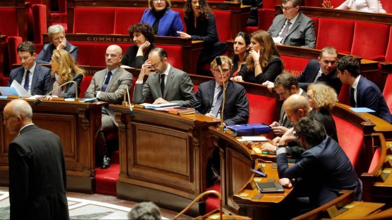 Το παράξενο… δώρο Γάλλου γερουσιαστή στους συναδέλφους του