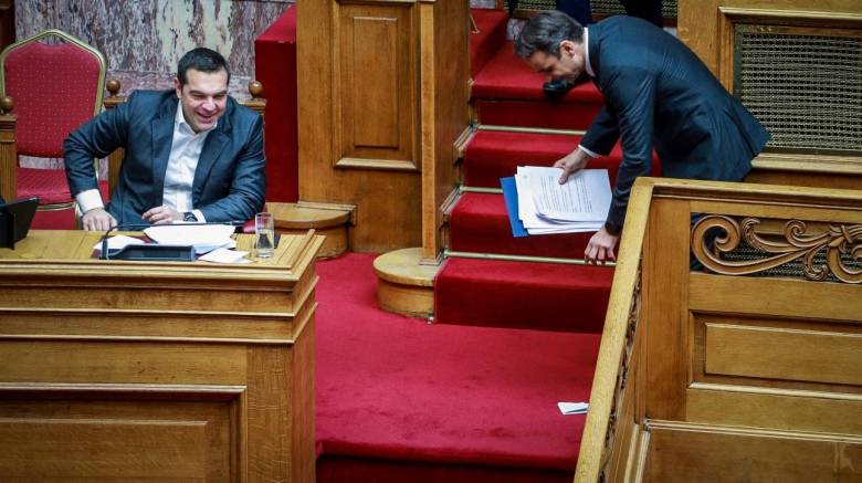 Η σκανδαλολογία και η συσπείρωση των κομμάτων κρίνουν τις αποφάσεις για εκλογές