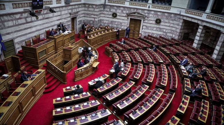 «Πόθεν έσχες»: Ψηφίστηκε η τροπολογία για την υποχρεωτική άρση του τραπεζικού απορρήτου