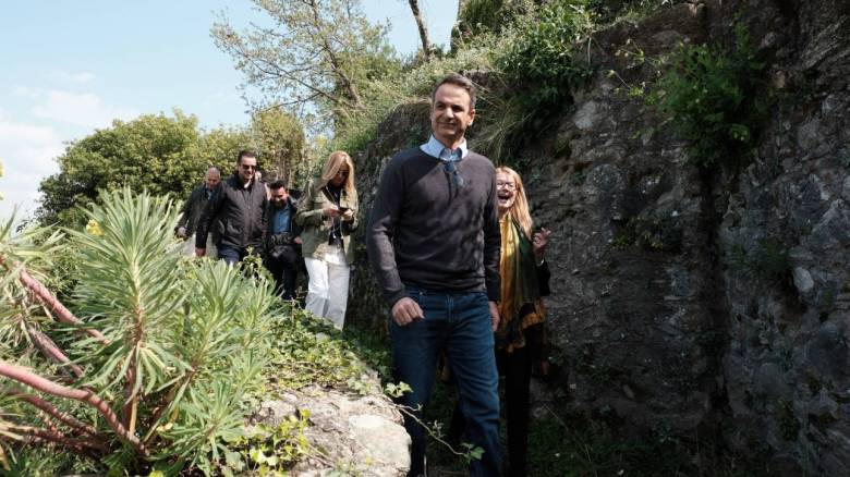 Μητσοτάκης: Ο Τσίπρας περπατάει πιο άνετα στα Σκόπια απ' ό,τι στη Θεσσαλονίκη