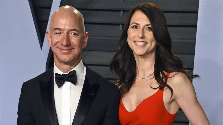 Τζεφ Μπέζος: Έτσι μοίρασαν τελικά την τεράστια περιουσία τους με την πρώην σύζυγό του