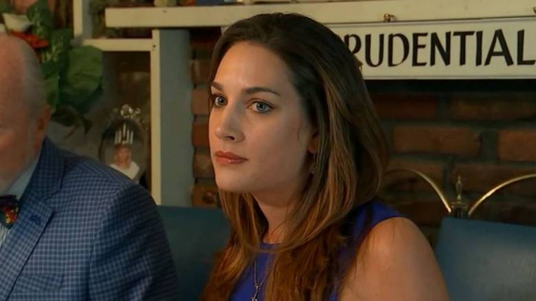 Η καθηγήτρια που απολύθηκε για ημίγυμνη selfie ζητά αποζημίωση τριών εκατομμυρίων