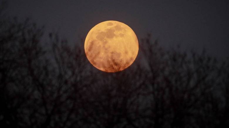 Τι αλλάζει όλο και περισσότερο με τις νύχτες στην Ελλάδα – Το ανησυχητικό φαινόμενο