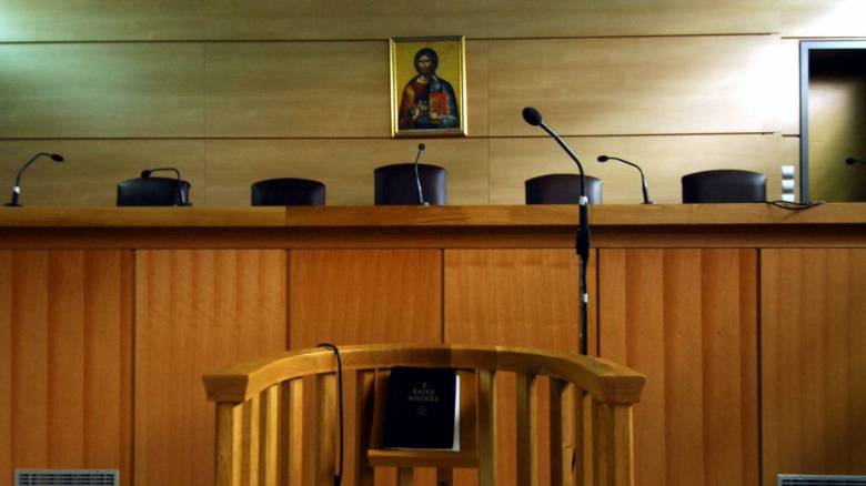 Προφυλακίστηκε ο πατέρας που κατηγορείται για τον κατ'εξακολούθηση βιασμό της ανήλικης κόρης του