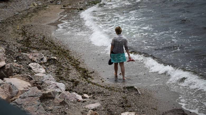 Υπόθεση για γενναίους οι βουτιές: Ασυνήθιστα κρύα τα νερά των θαλασσών