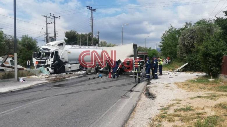 Δήμαρχος Κρωπίας για το τροχαίο: Οι κάτοικοι να μην κυκλοφορούν και να μην χρησιμοποιούν κινητά