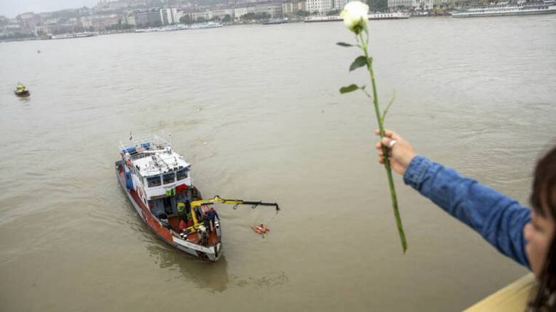 Τραγωδία στο Δούναβη: Συνελήφθη ο καπετάνιος του κρουαζιερόπλοιου μετά το ναυάγιο με τους 7 νεκρούς