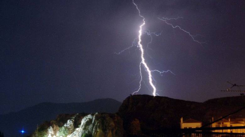 Κακοκαιρία:  6.250 κεραυνοί σε όλη τη χώρα την Τρίτη