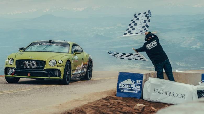 Η Bentley Continental GT είναι το πιο γρήγορο μοντέλο παραγωγής στο διάσημο Pikes Peak