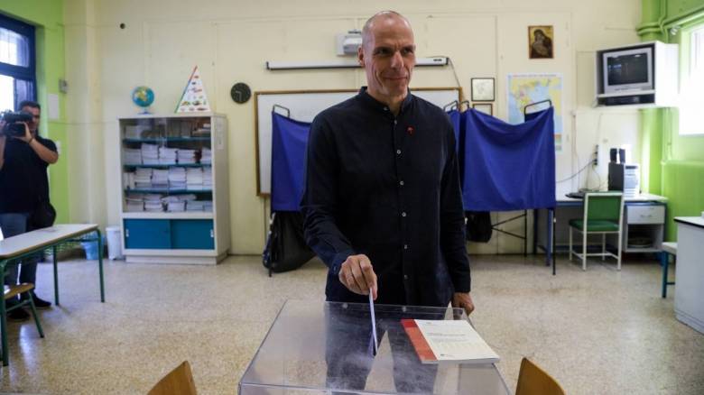 Εκλογές 2019 - Βαρουφάκης: Συγχαρητήρια σε όσους σηκώνονται από τον καναπέ και ψηφίζουν