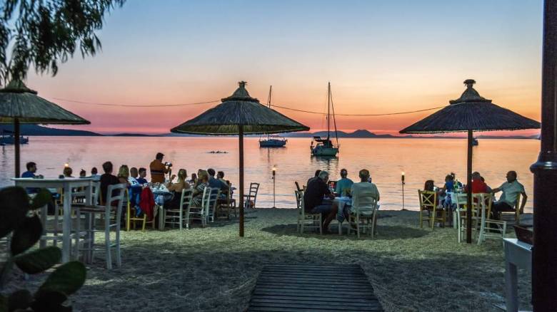 «Λαβράκια» από τους ελέγχους της ΑΑΔΕ σε Κυκλάδες και Δωδεκάνησα