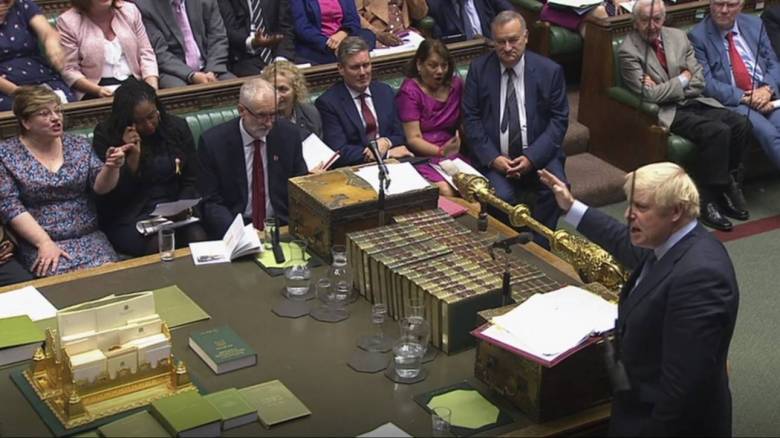 Brexit: Ο Τζόνσον αναστέλλει τις λειτουργίες της Βουλής