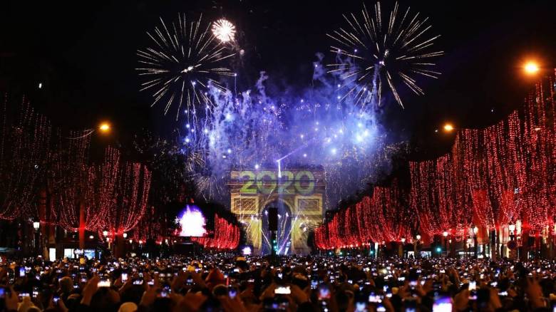 Δύο νεκροί και πολλοί τραυματίες σε Γαλλία και Ιταλία από βεγγαλικά την παραμονή της Πρωτοχρονιάς