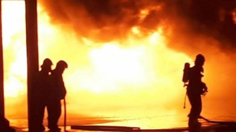 Μεγάλη φωτιά σε επιχείρηση στη Σίνδο