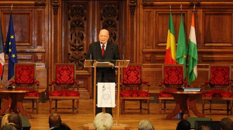 Πέθανε ο Ερβέ Μπουρζ, μορφή των γαλλικών ΜΜΕ