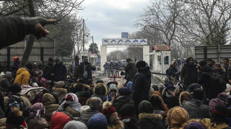 ΚΥΣΕΑ: «Ασύμμετρη απειλή κατά της χώρας» - Άλλη μια δύσκολη νύχτα στον Έβρο