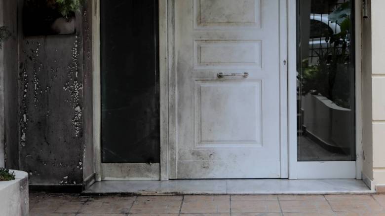 Χαλάνδρι: Επίθεση με γκαζάκια σε είσοδο πολυκατοικίας