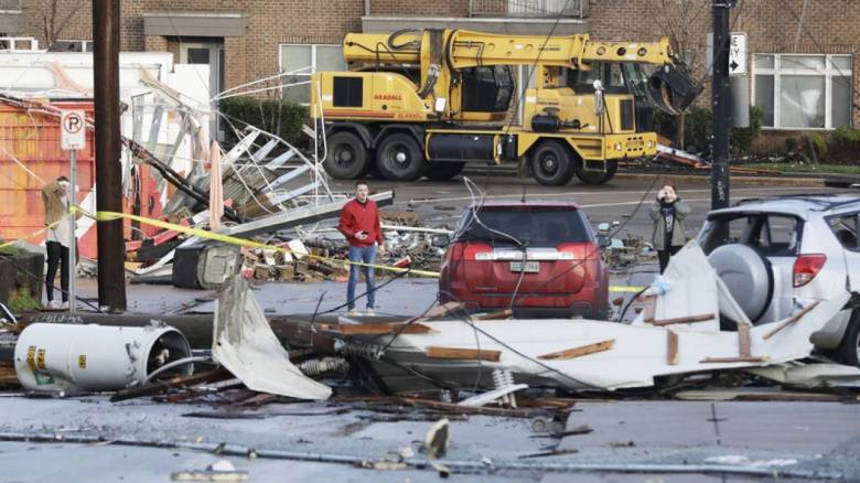 ΗΠΑ: Σαρώνουν οι ανεμοστρόβιλοι το Τενεσί - Δεκάδες νεκροί και τραυματίες