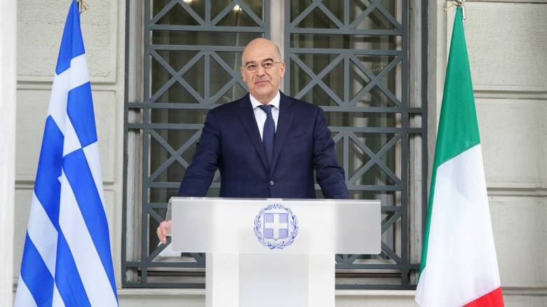 Κορωνοϊός: Τηλεφωνική επικοινωνία Δένδια - Ντι Μάιο με φόντο την τραγωδία στην Ιταλία