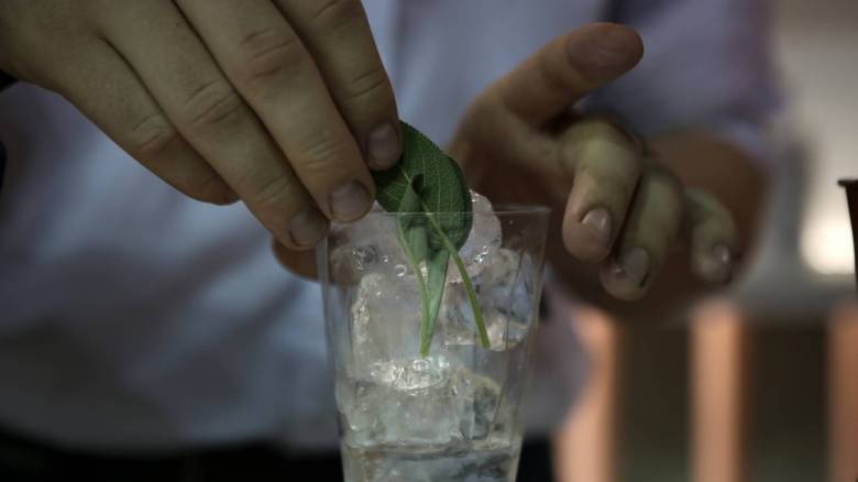 Βόλος: Συνωστισμός για ένα... take away ποτό