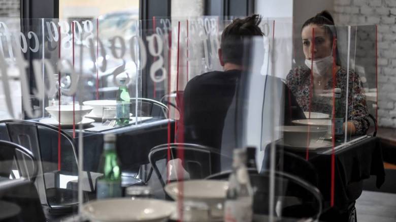 Κορωνοϊός - Ιταλία: Εντυπωσιακή μείωση του δείκτη μετάδοσης του ιού στη Λομβαρδία