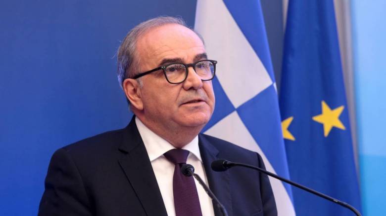 Παπαθανάσης: Εξετάζεται να ανοίξουν νωρίτερα εστίαση και εμπορικά κέντρα