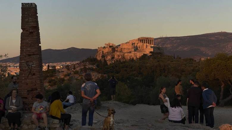 Κορωνοϊός: Καθηγητής προβλέπει έλευση 6.000 - 10.000 ασυμπτωματικών τουριστών στην Ελλάδα