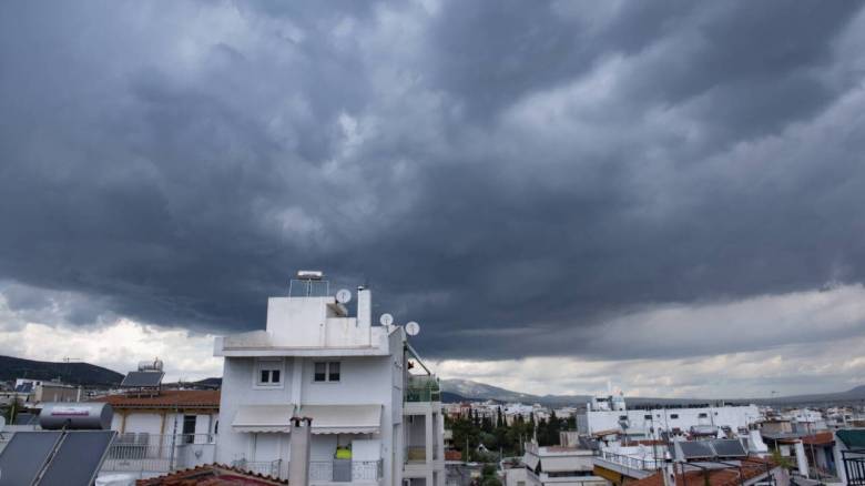 Καιρός: Τοπικές βροχές, σκόνη και άνοδος της θερμοκρασίας σήμερα
