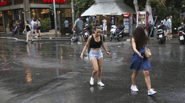 Καιρός: Βελτιωμένος με λίγες νεφώσεις σήμερα - Πού υπάρχει πιθανότητα βροχών