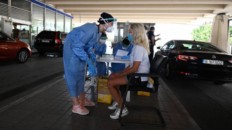 Κορωνοϊός: Σε συναγερμό οι Αρχές για τα εισαγόμενα κρούσματα