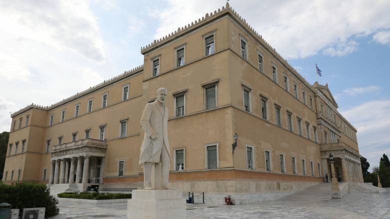 «Λίφτινγκ» στη Βουλή: Απαστράπτουσα η εικόνα της τον Μάρτιο του 2021 