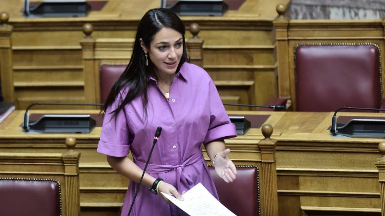 Επίσκεψη της Μιχαηλίδου σε δομή φιλοξενίας ηλικιωμένων μετά τα νέα μέτρα 