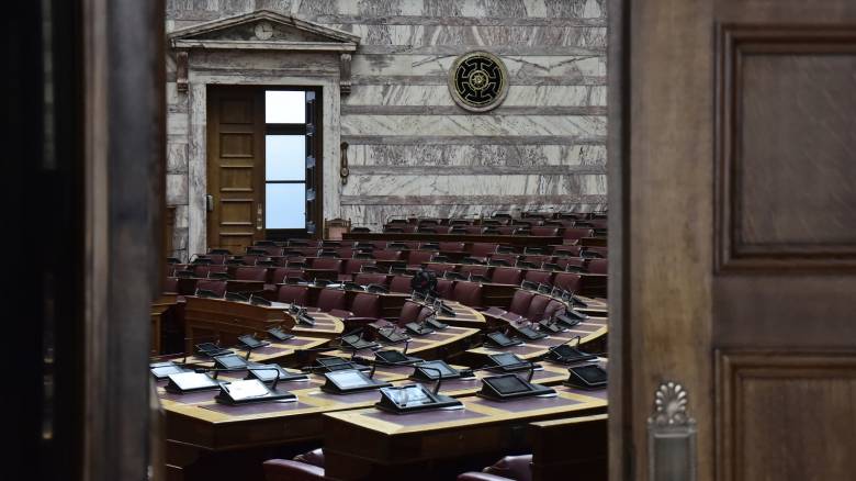 Ενστάσεις και αιτήματα για την αντιμετώπιση του κορωνοϊού στη Βουλή 