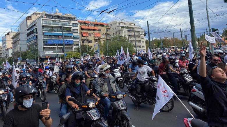 Μεγάλη μοτοπορεία των εργαζομένων με δίκυκλο στο κέντρο της Αθήνας