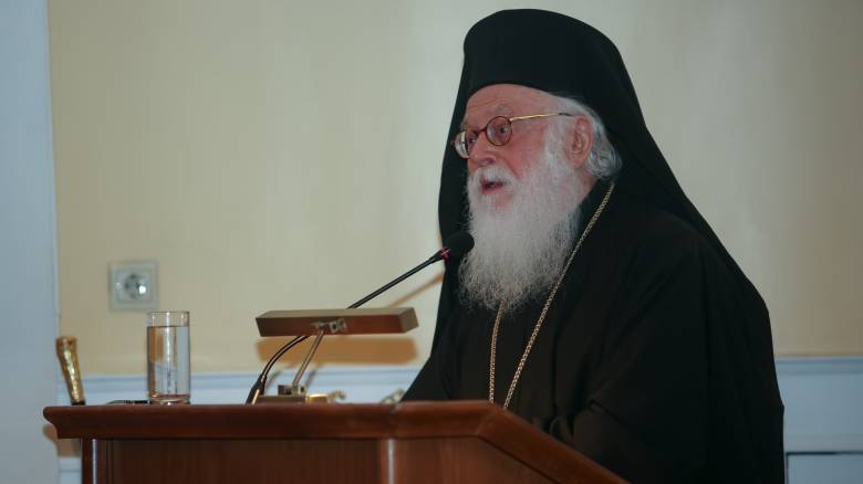 Κορωνοϊός: Θετικός ο Αρχιεπίσκοπος Αλβανίας - Μεταφέρεται στην Αθήνα
