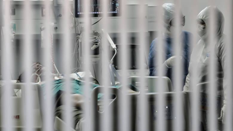 Κορωνοϊός: Γέμισαν οι ΜΕΘ στο Βενιζέλειο - Διακομιδή ασθενή στο ΠΑΓΝΗ