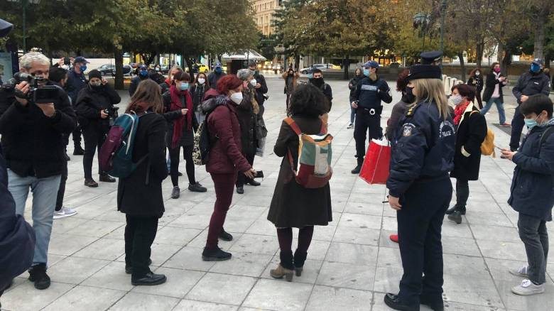 Σύνταγμα: Συγκέντρωση γυναικών για την παγκόσμια ημέρα εξάλειψης της βίας - Έγιναν προσαγωγές