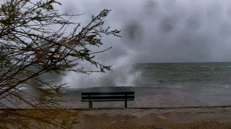 Καιρός: Βροχές, κρύο και θυελλώδεις άνεμοι στο Αιγαίο την Πέμπτη