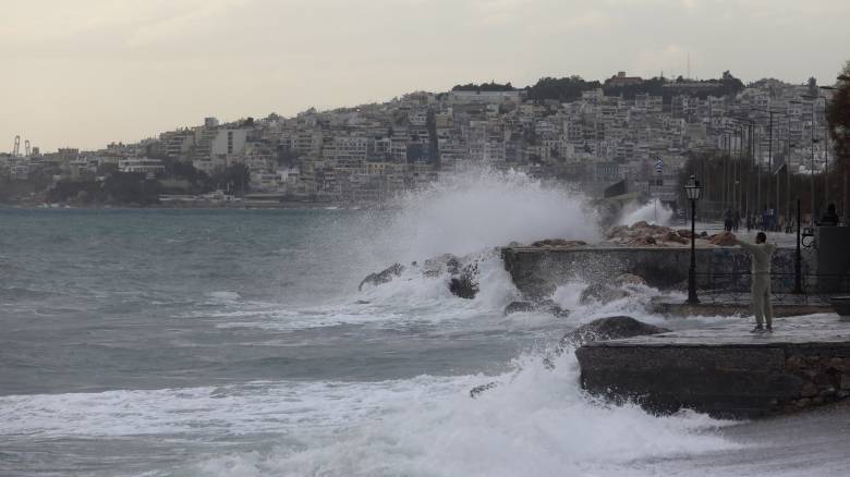 Καιρός: Βροχές, χιονοπτώσεις και «βουτιά» του υδράργυρου