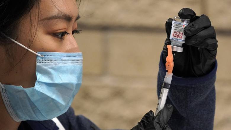 Εμβόλιο κορωνοϊός: Η Moderna προτείνει να γεμίζει τα φιαλίδια με επιπρόσθετες δόσεις