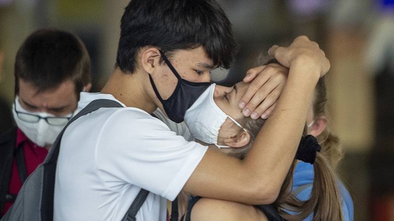 Κορωνοϊός - Έρευνα: Οι οικογενειακές σχέσεις βελτιώθηκαν, οι ερωτικές χειροτέρεψαν