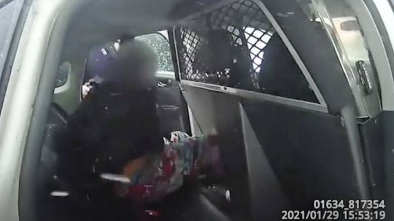 Σε διαθεσιμότητα οι αστυνομικοί που έβαλαν χειροπέδες σε 9χρονο μαύρο κορίτσι στη Νέα Υόρκη