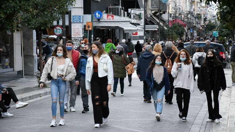 Στην ουρά για ένα rapid test οι Πατρινοί - Πώς η πόλη έφτασε στο σκληρό lockdown