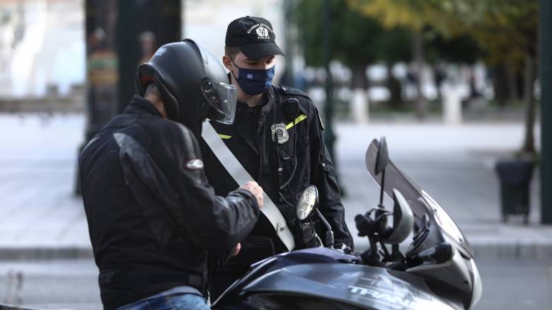 SMS στο 13033: Τι αλλάζει από σήμερα στους κωδικούς μετακίνησης