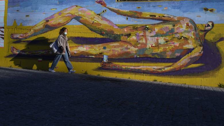 Κορωνοϊός: Οι μεταλλάξεις «πολιορκούν» τη χώρα - «Ψαλίδι» στις μετακινήσεις και ενίσχυση του ΕΣΥ