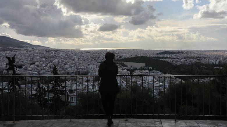 Καιρός: Νεφώσεις με τοπικές βροχές και αφρικανική σκόνη