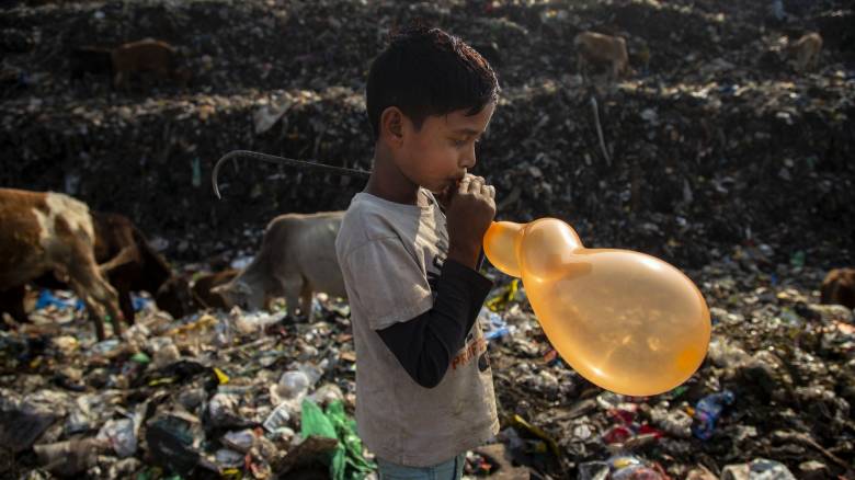 Μια ημέρα στη ζωή του Ιμραντούλ Αλί - Τα παιδιά των σκουπιδιών στην Ινδία
